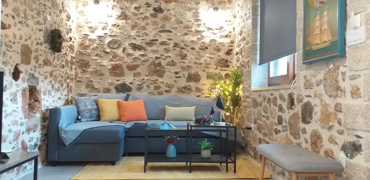 Petrino In * Sissi (Crete)